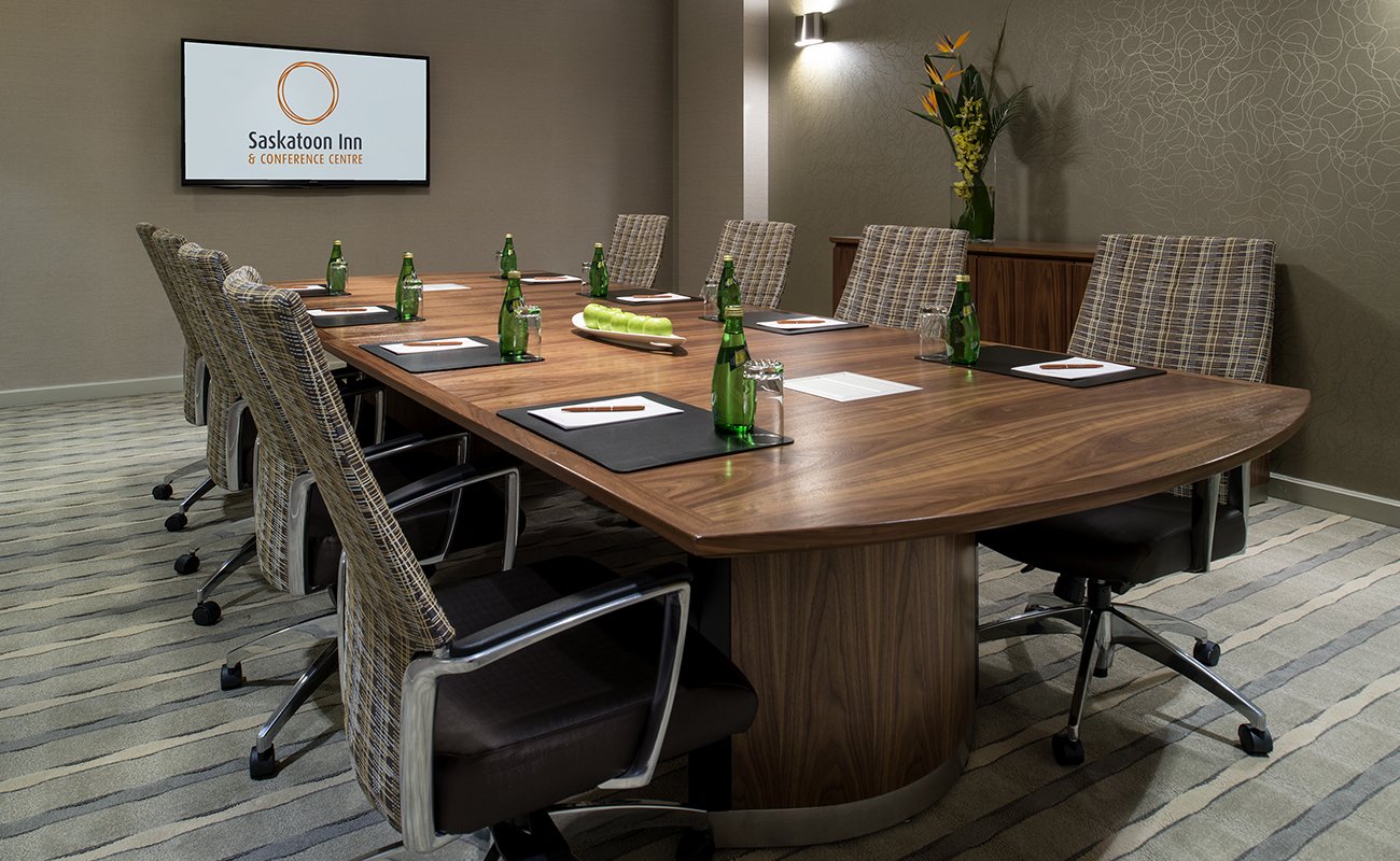 6-key-benefits-of-booking-a-conference-room-for-your-next-meeting